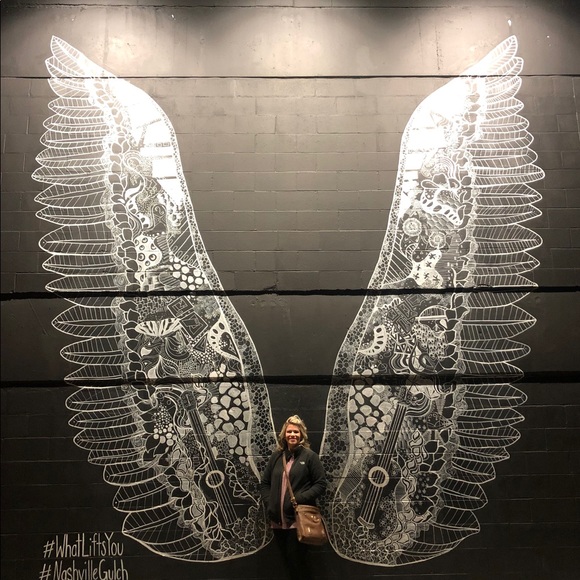 Meet your Posher, Bobbi - Picture 1 of 1